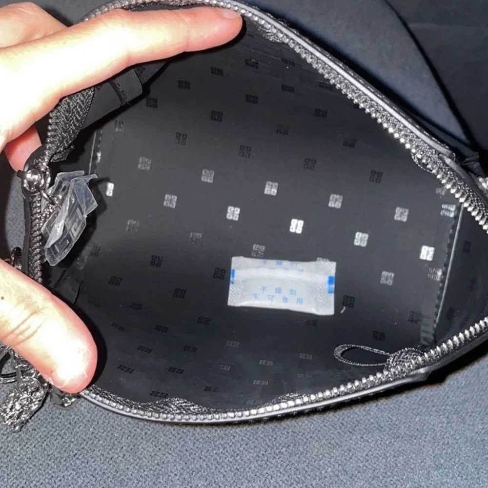 Givenchy - Picture 4 of 10